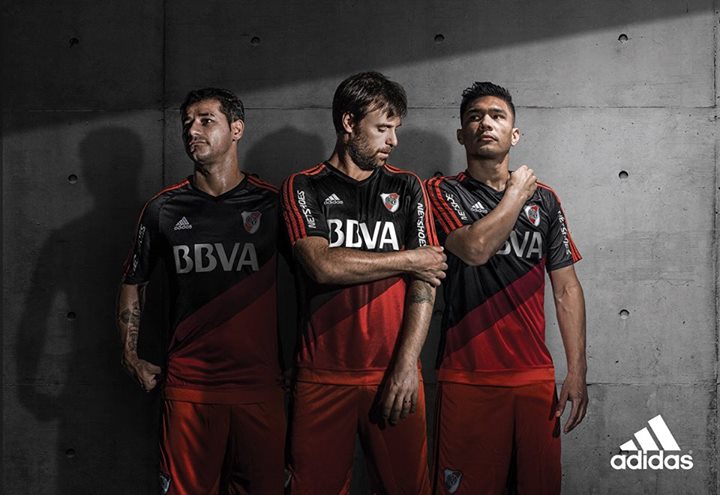 Maillot River Plate extérieur 2015 Adidas