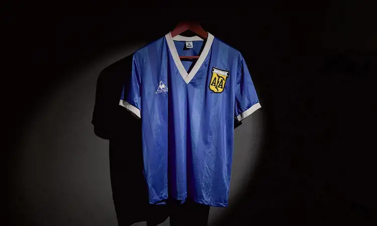 Le maillot de football Argentine Maradona de la main de dieu 1986 sera vendu aux enchères