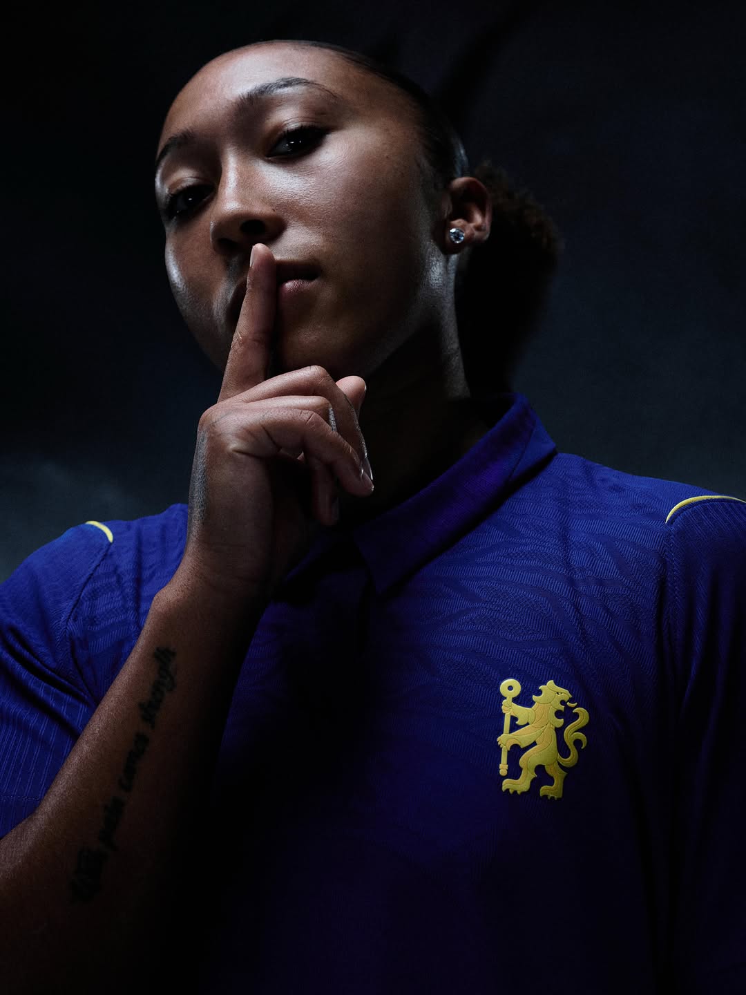 Maillot domicile Chelsea 2026-2027 hommage au lion !