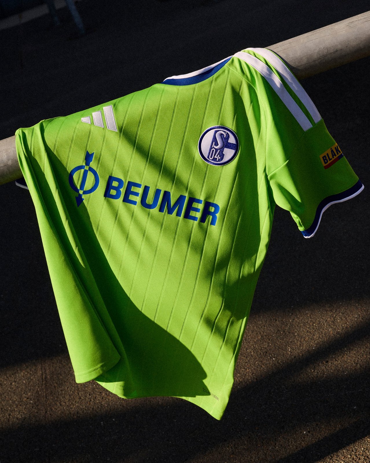 Maillots de Schalke 04 2026-2027 hommage aux 25 ans de la VELTINS-Arena