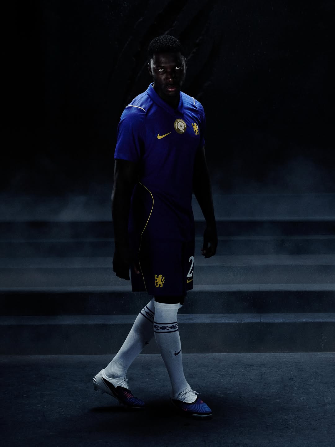 Maillot domicile Chelsea 2026-2027 hommage au lion !