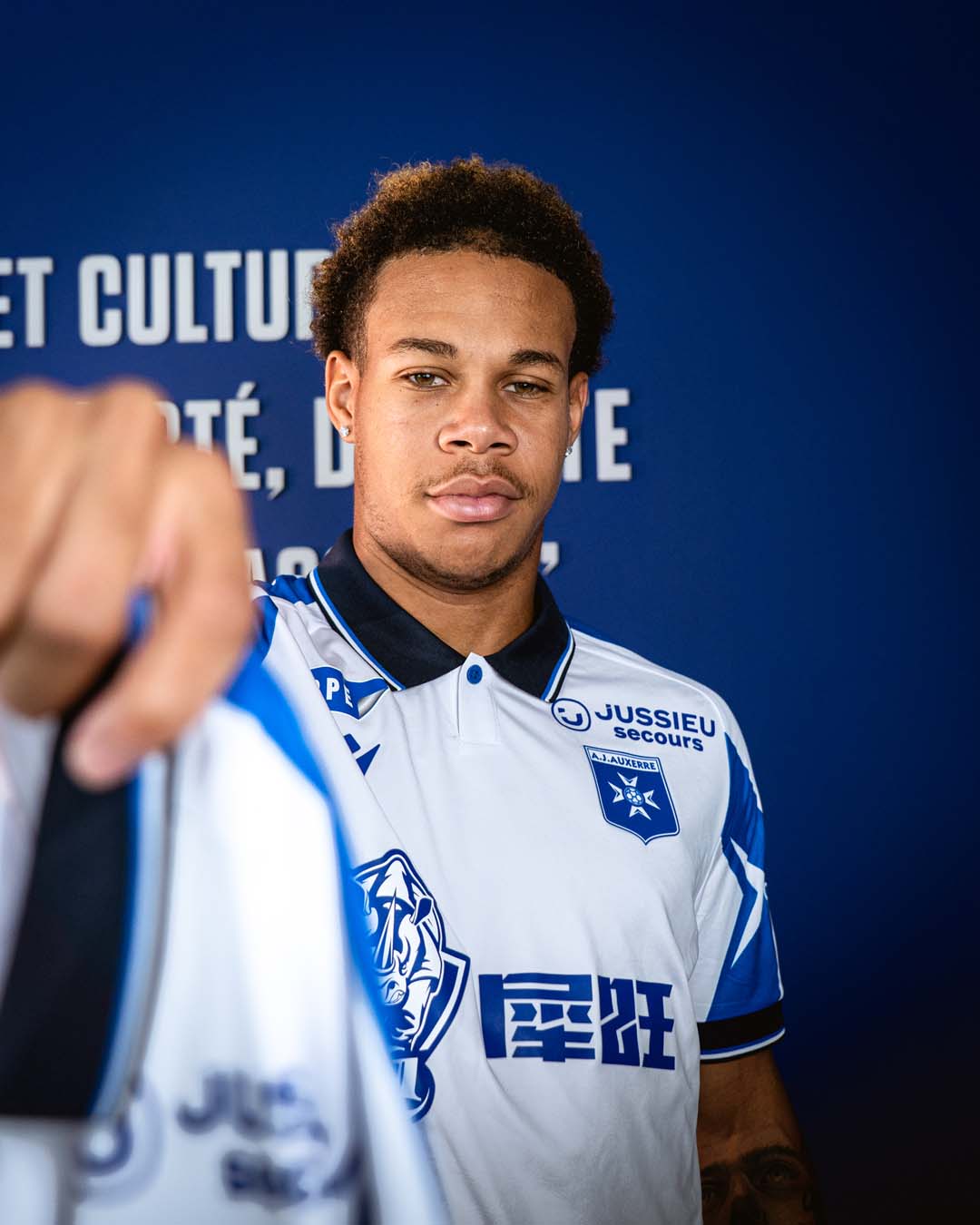 Maillot domicile de l'AJ Auxerre 2026-2027 : hommage au titre de 1996