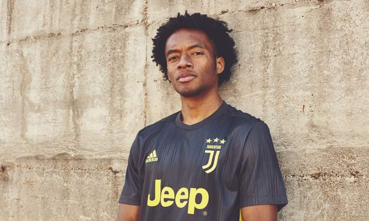 Troisième Maillot Juventus 20182019 Maillots Footballcom