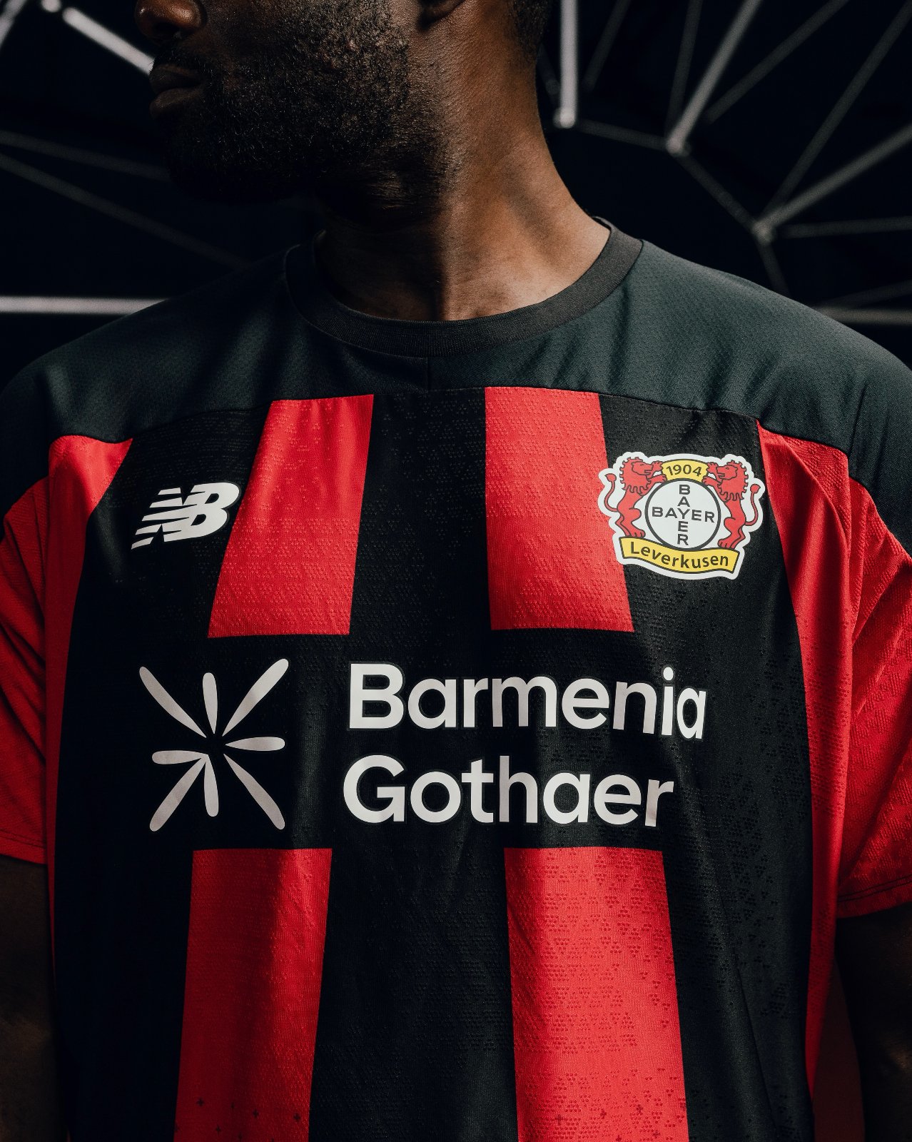 Les maillots du Bayer Leverkusen 2026-2027 inspirés de la BayArena et de la « City of Colours »