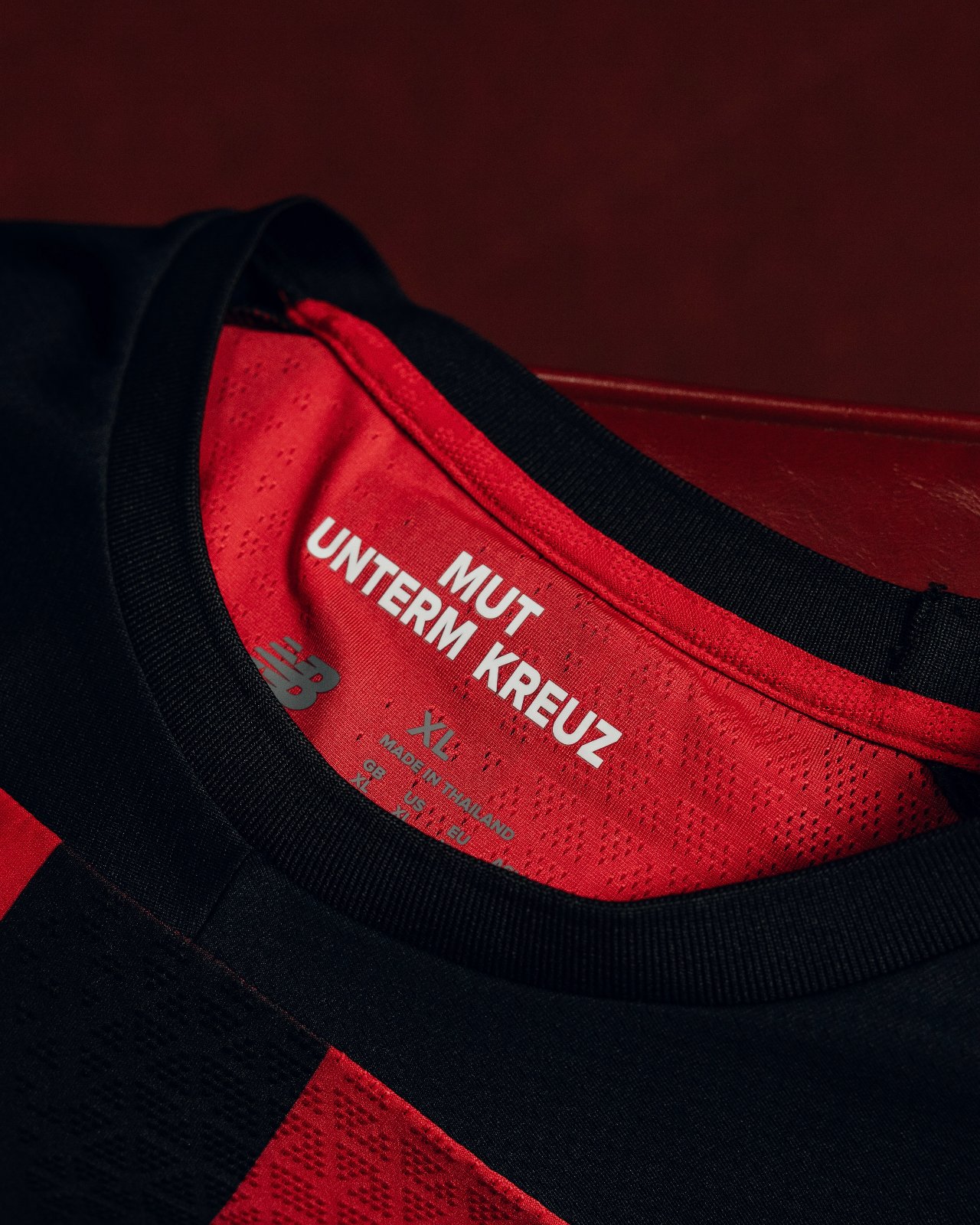 Les maillots du Bayer Leverkusen 2026-2027 inspirés de la BayArena et de la « City of Colours »