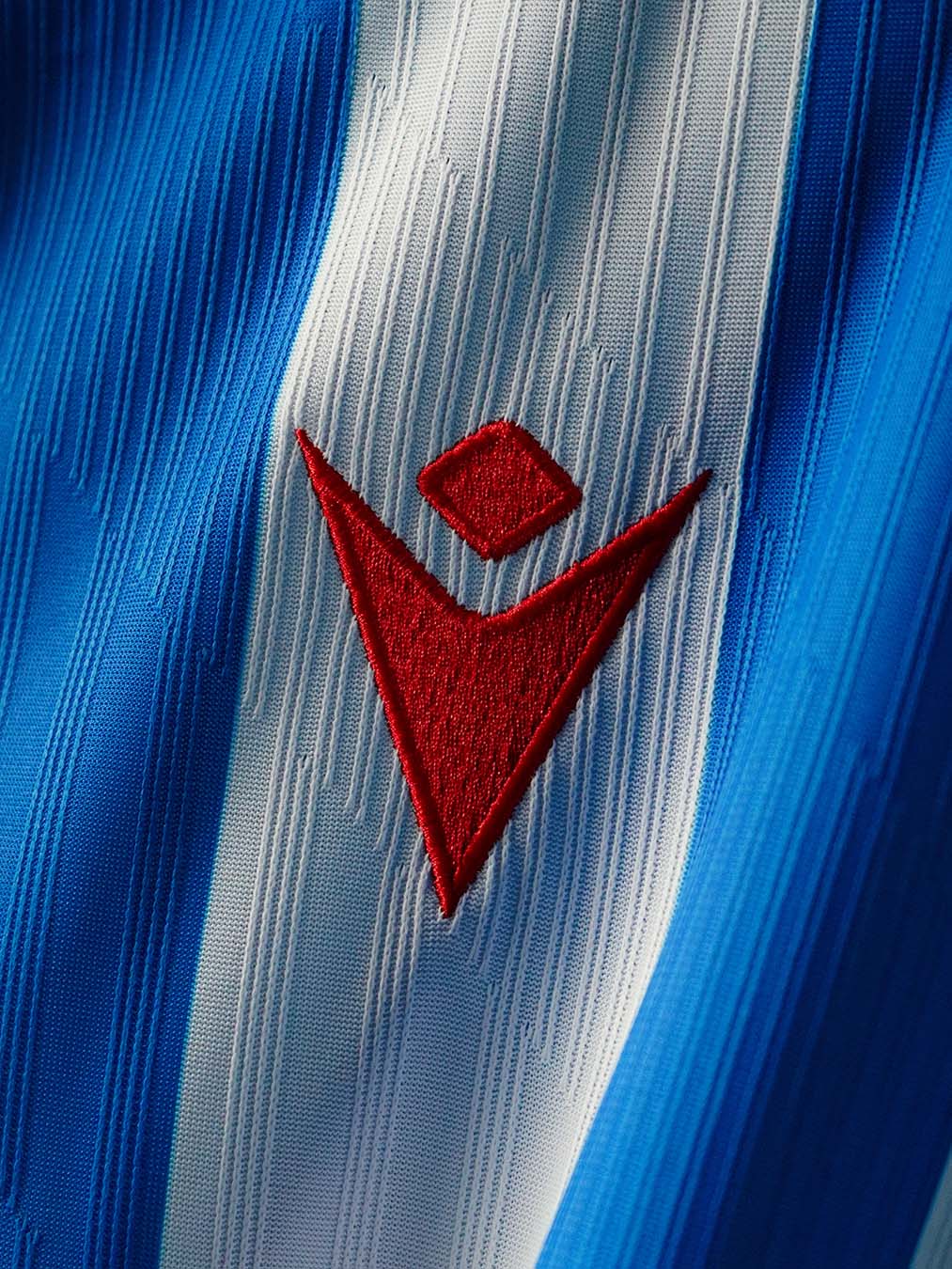 Le maillot domicile du SC Heerenveen 2026-2027 signe Macron