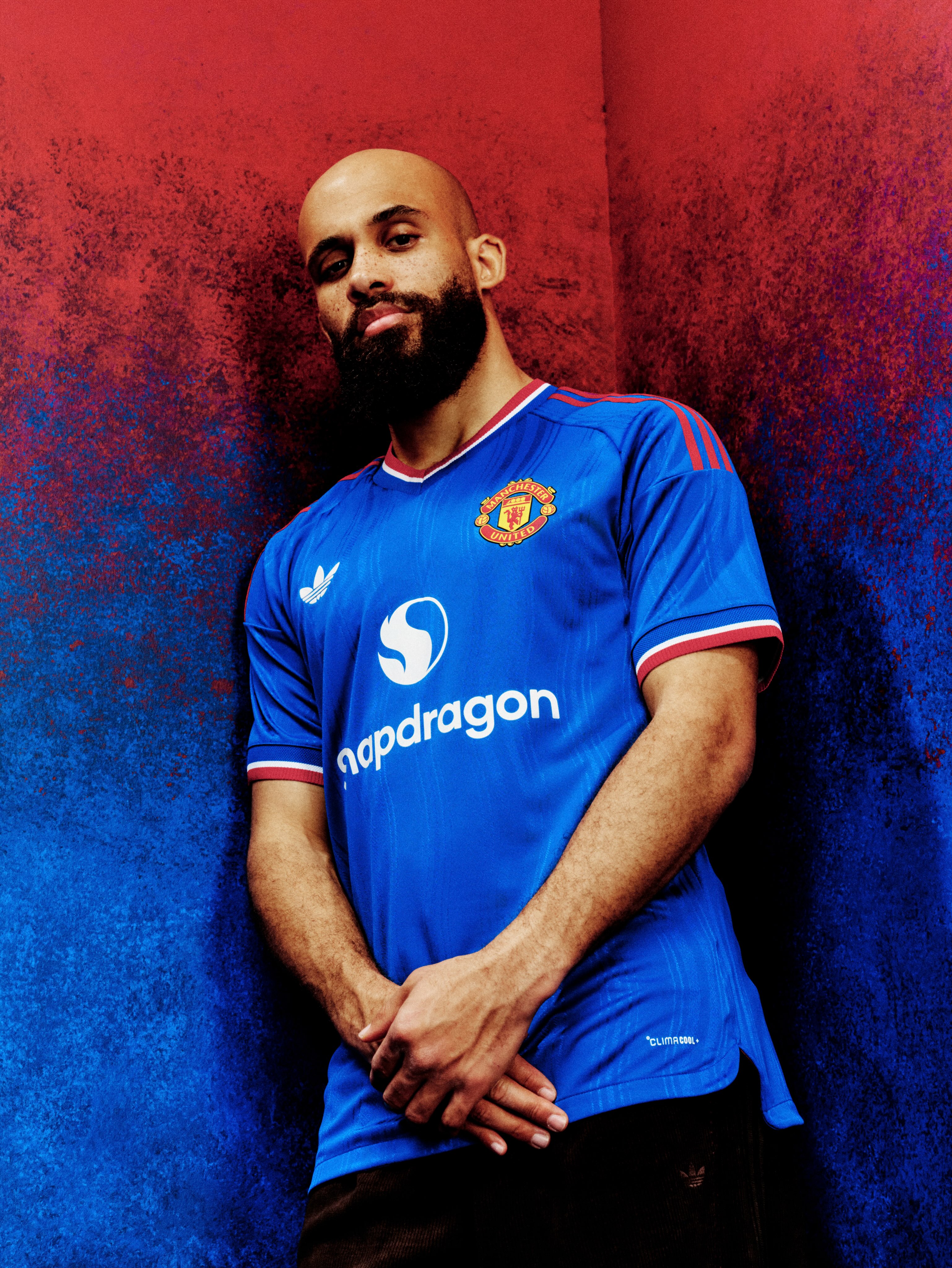 Le maillot extérieur de Manchester United 2026-2027 fait revenir l'iconique design bleu