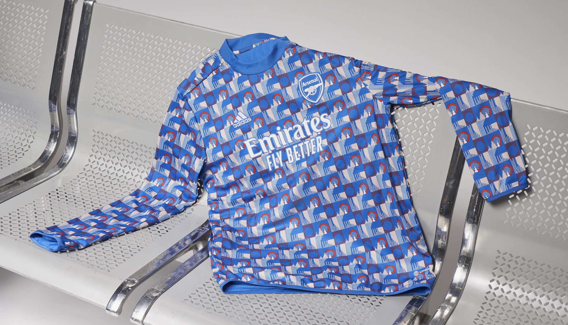 Maillot d échauffement Arsenal 2022 hommage à la ligne Piccadilly