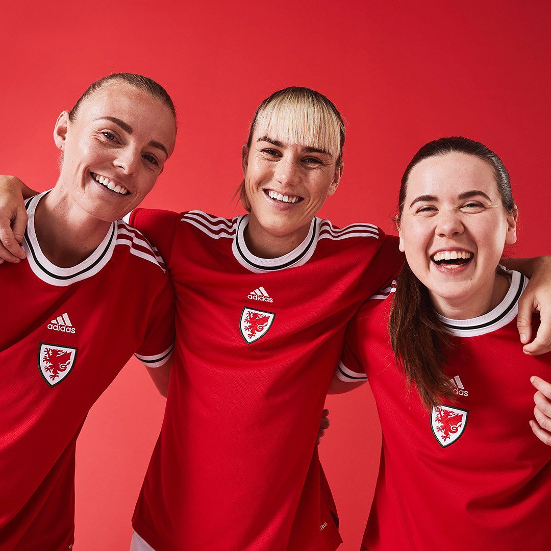 Maillots de football féminin du Pays de Galles 2022/2023