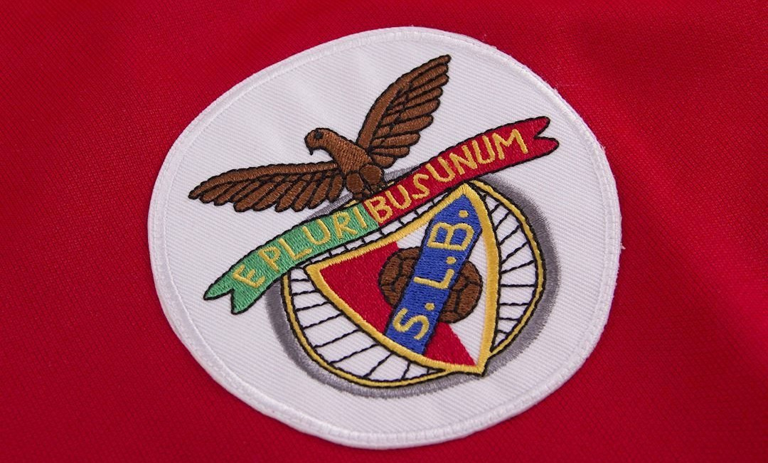 veste-d-entrainement-retro-benfica.jpg