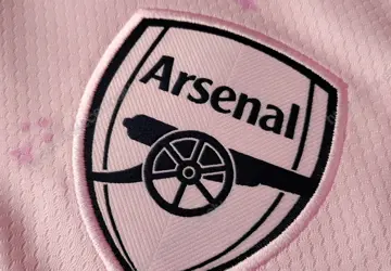 roze-arsenal-voetbalshirt-gelekt.jpg