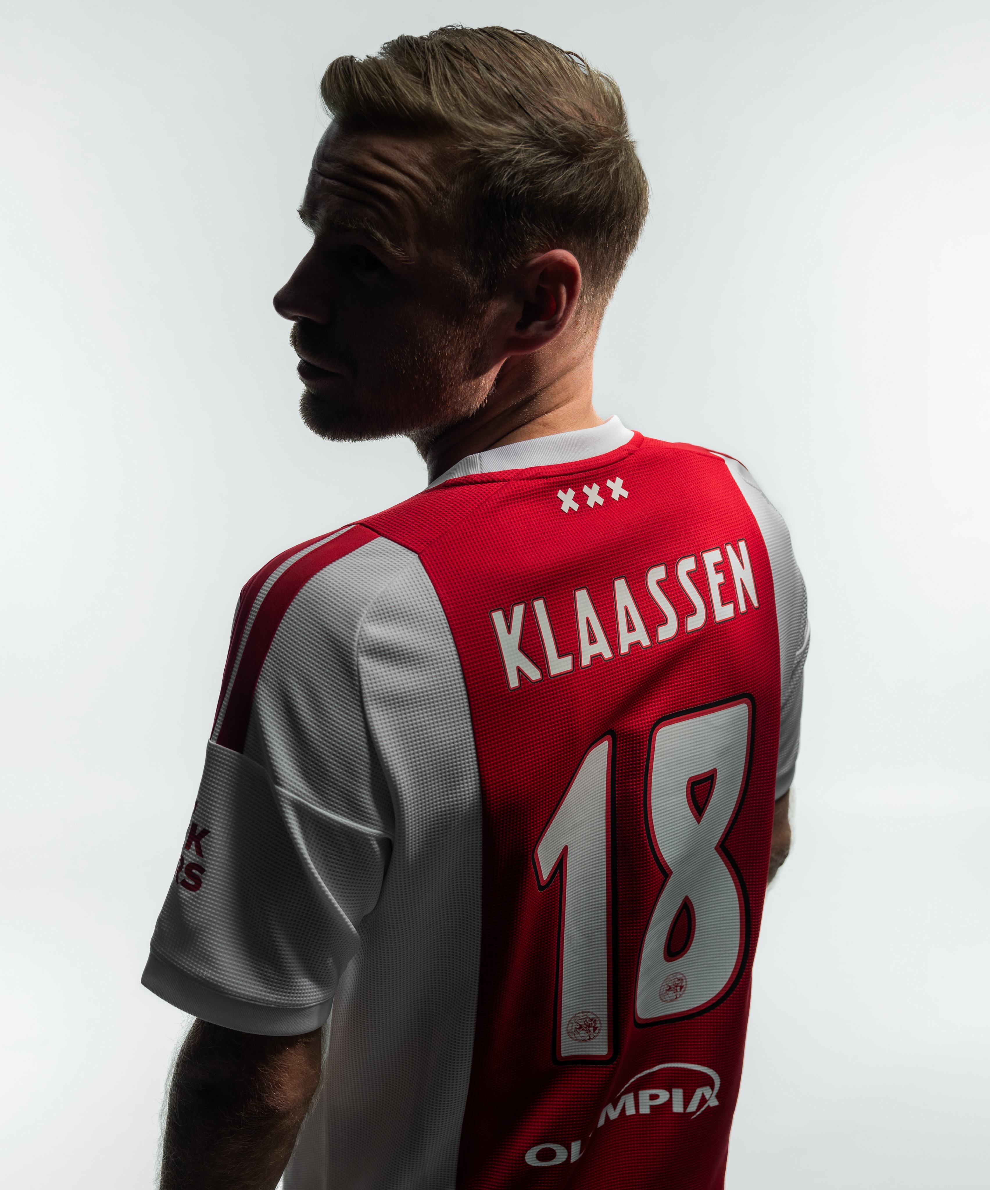 Le maillot domicile de l'Ajax 2026-2027 a un design intemporel!