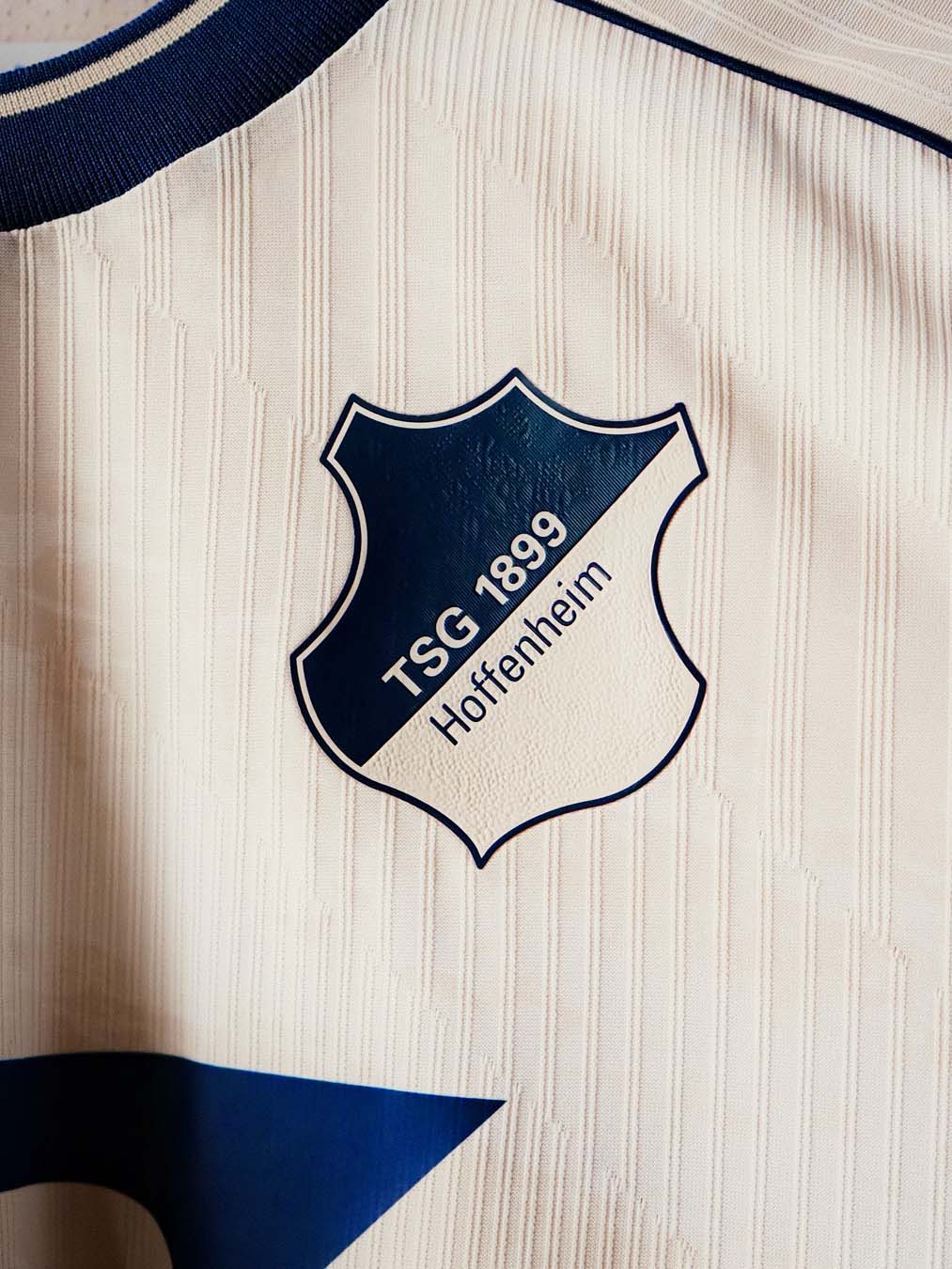 Les maillots du TSG Hoffenheim 2026-2027 signés Macron