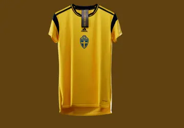 zweden-vrouwen-voetbalshirt-2022-2023.jpg