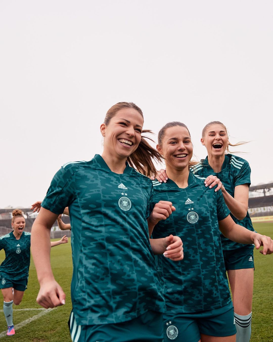 Maillots de football féminin de l'Allemagne 2022-2023