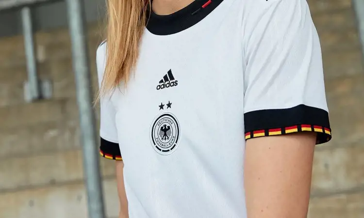 Maillots de football féminin de l'Allemagne 2022/2023