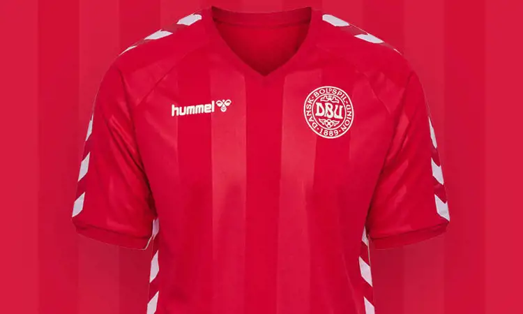Le maillot de football du Danemark 1983 relancé par Hummel