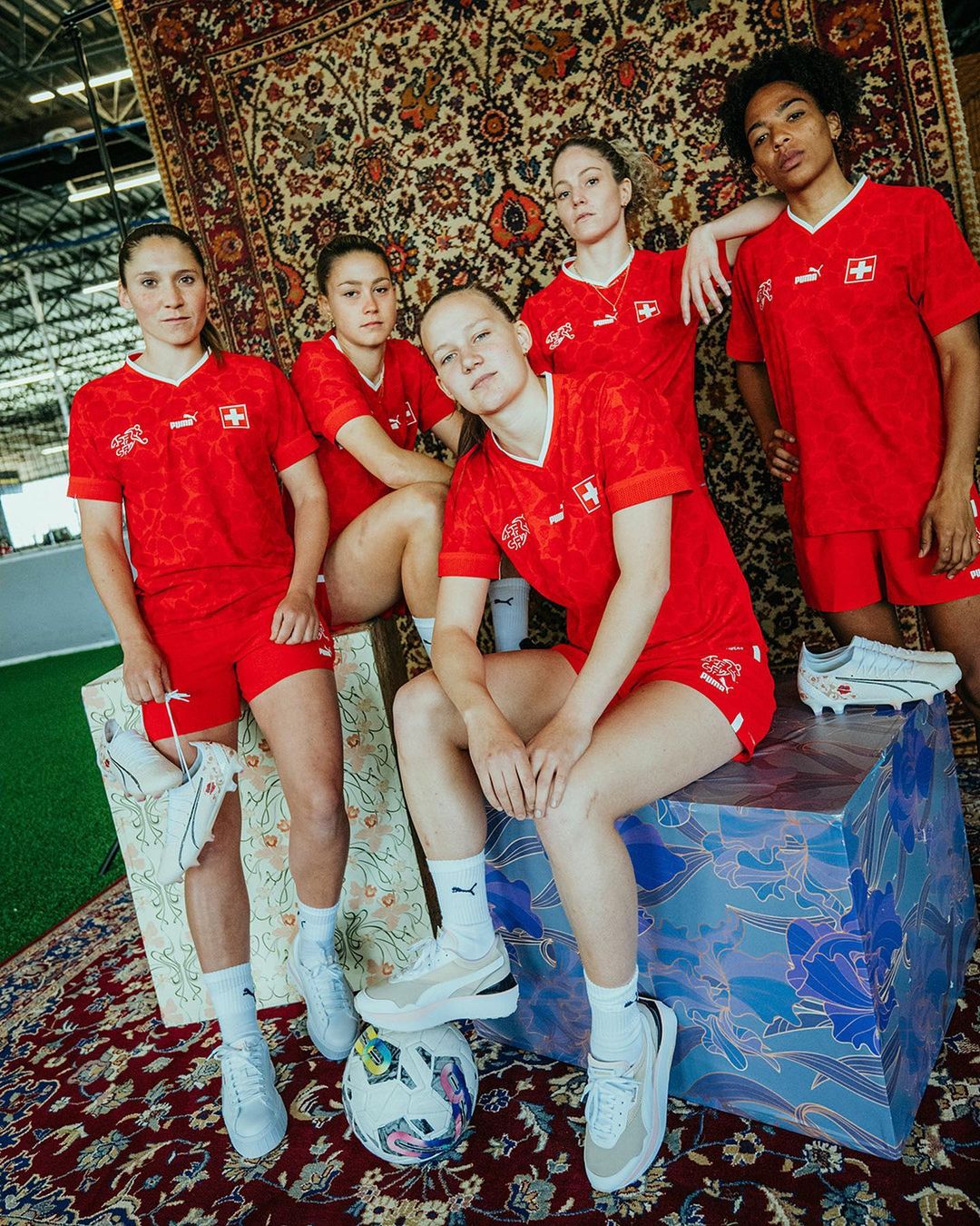 Maillots de football féminin de la Suisse 2022-2023