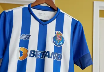 fc-porto-voetbalshirt-2022-2023.jpg