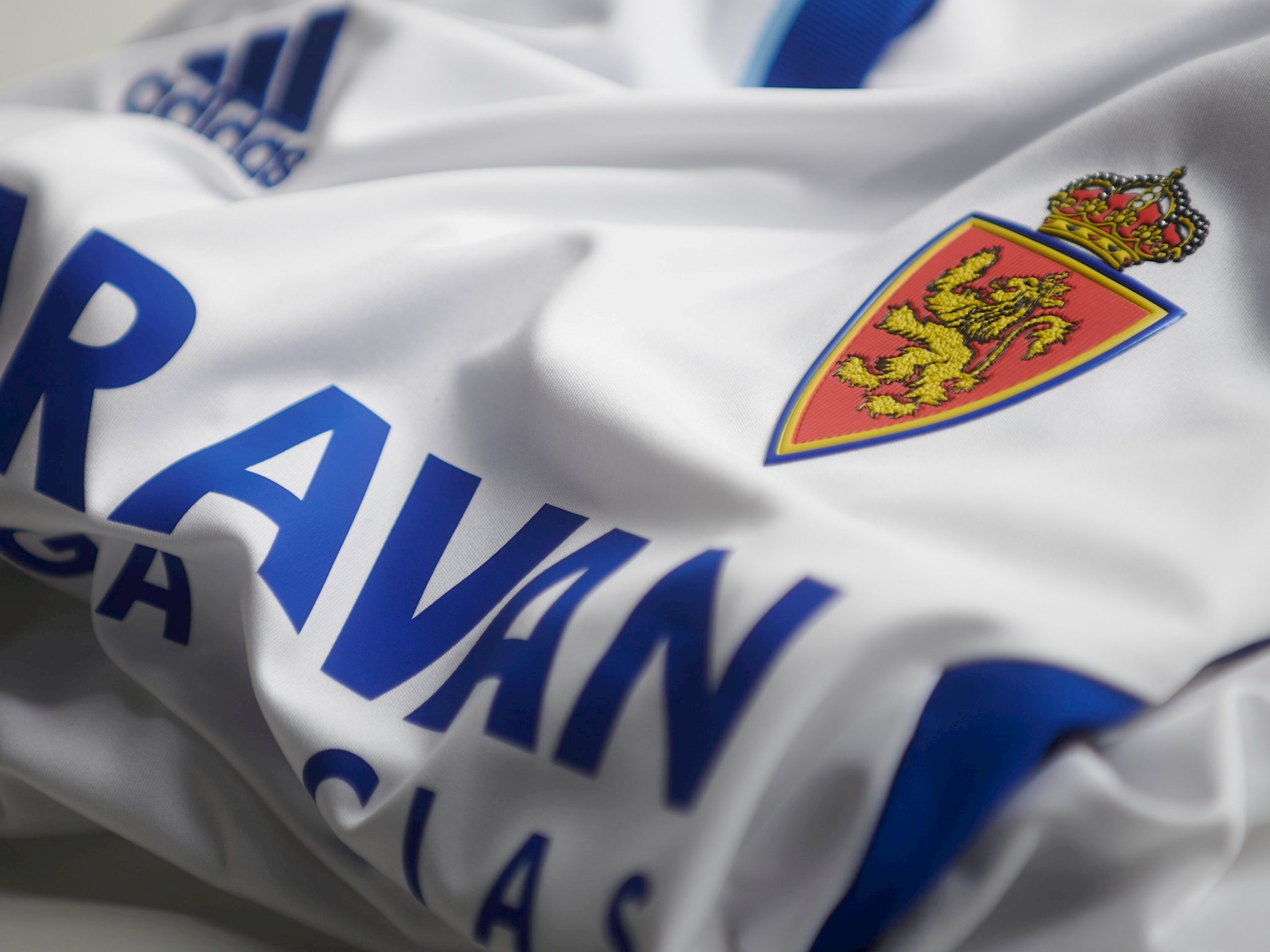 real-zaragoza-voetbalshirt-2022-23.jpeg