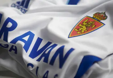 real-zaragoza-voetbalshirt-2022-23.jpeg