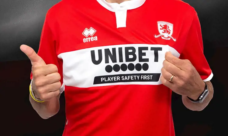 Maillots de football de Middlesbrough 2022-2023