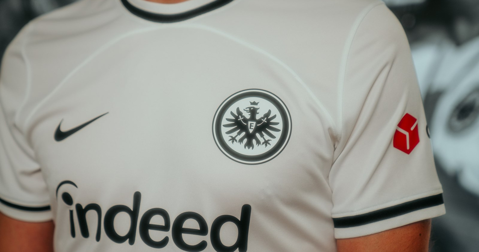 eintracht-frankfurt-voetbalshirt-2022-2023.jpg