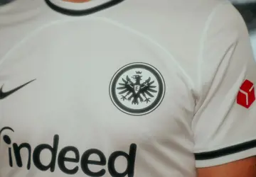 eintracht-frankfurt-voetbalshirt-2022-2023.jpg