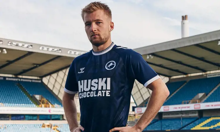 Maillots de football Millwall FC 2022-2023