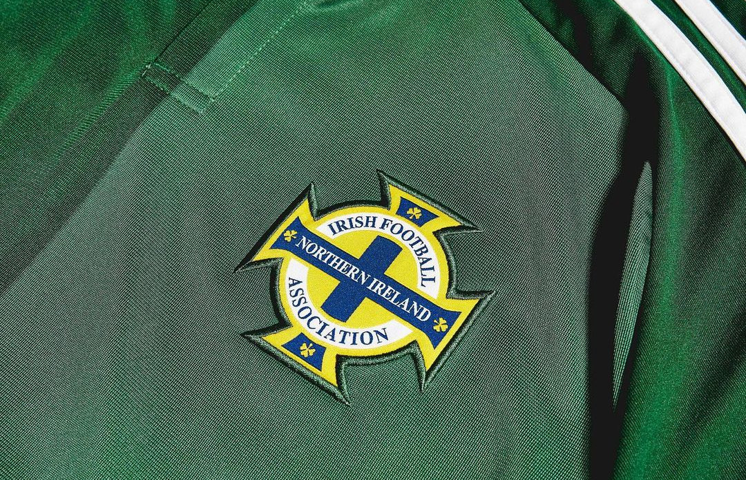 noord-ierland-voetbalshirts-2022-2023.jpg