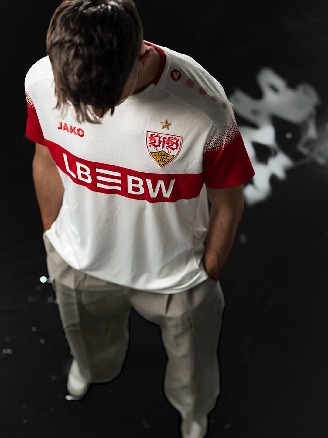 Maillot domicile VfB Stuttgart 2026-2027 ode à Bad Cannstatt
