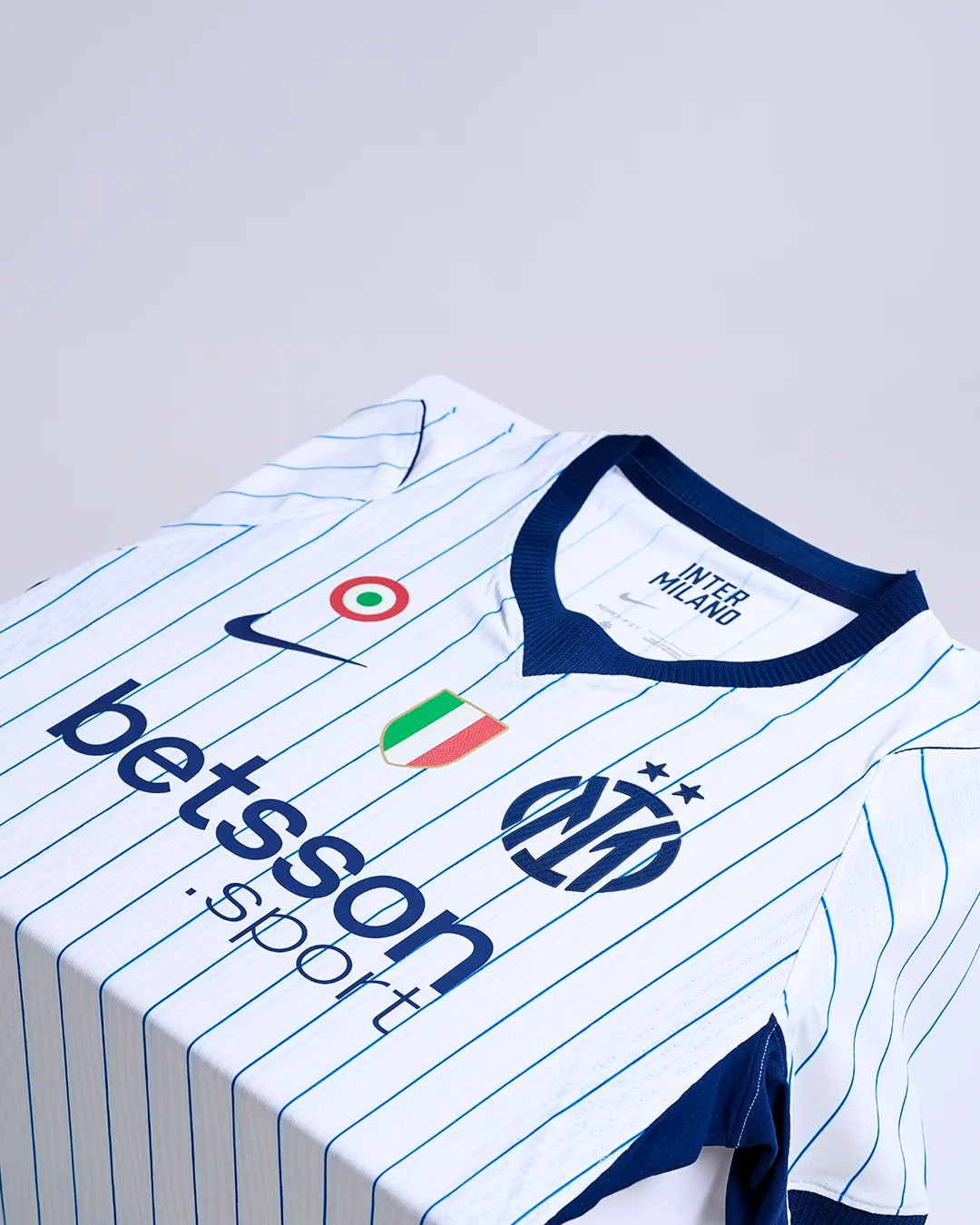 Le maillot exterieur de l'Inter Milan 2026-2027 s'inspire des maillots de baseball
