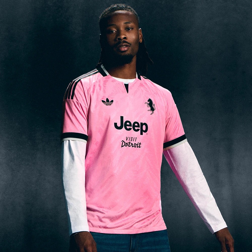 Le maillot extérieur rose de la Juventus 2026-2027 inspiré du premier maillot du club