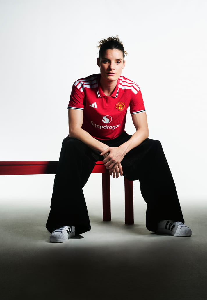 Maillot domicile Manchester United 2026-2027 inspire du maillot de 1977