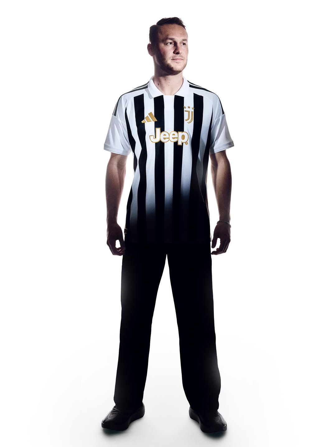 Le maillot domicile de la Juventus 2026-2027 inspiré du maillot 1976-1977