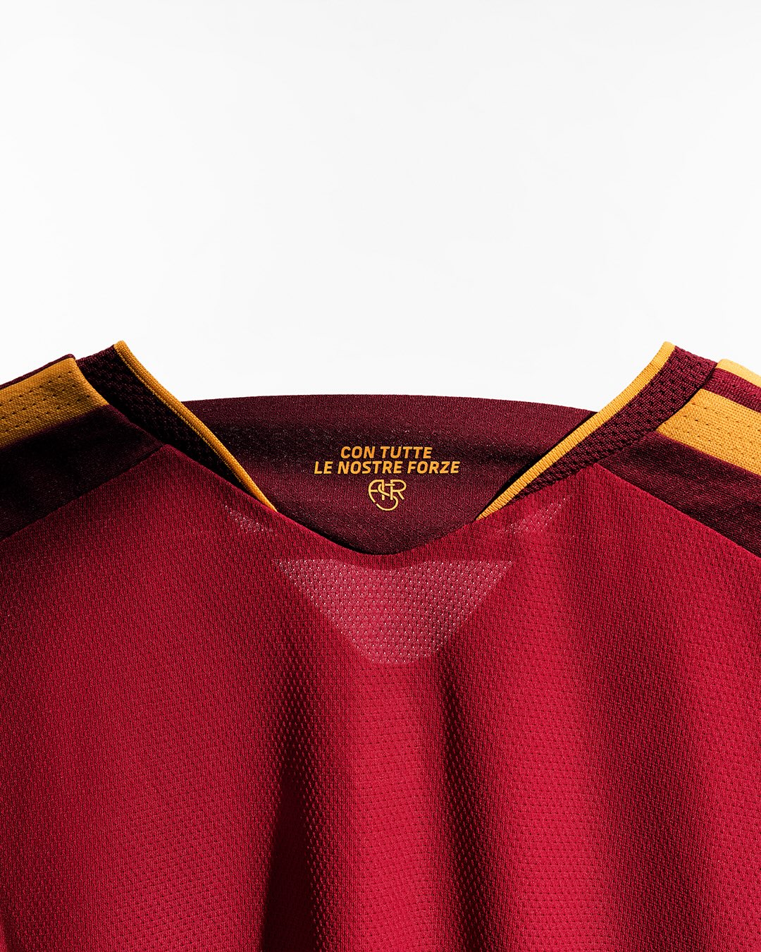 Le maillot domicile de l'AS Roma 2026-2027 respire l'ADN du club