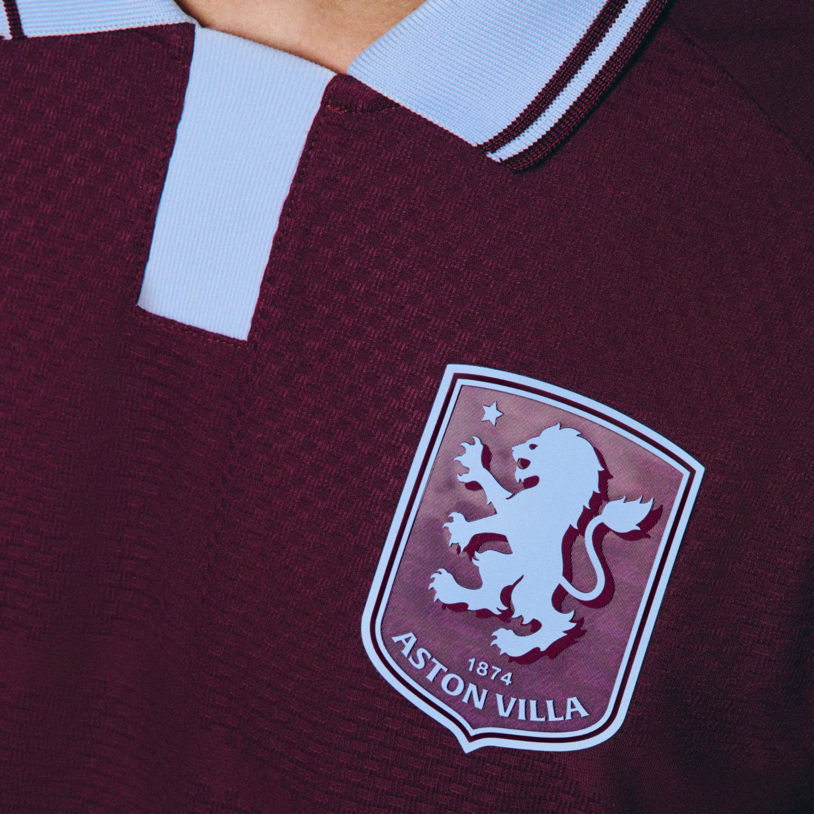 Maillot domicile Aston Villa 2026-2027 inspire du maillot des annees 60