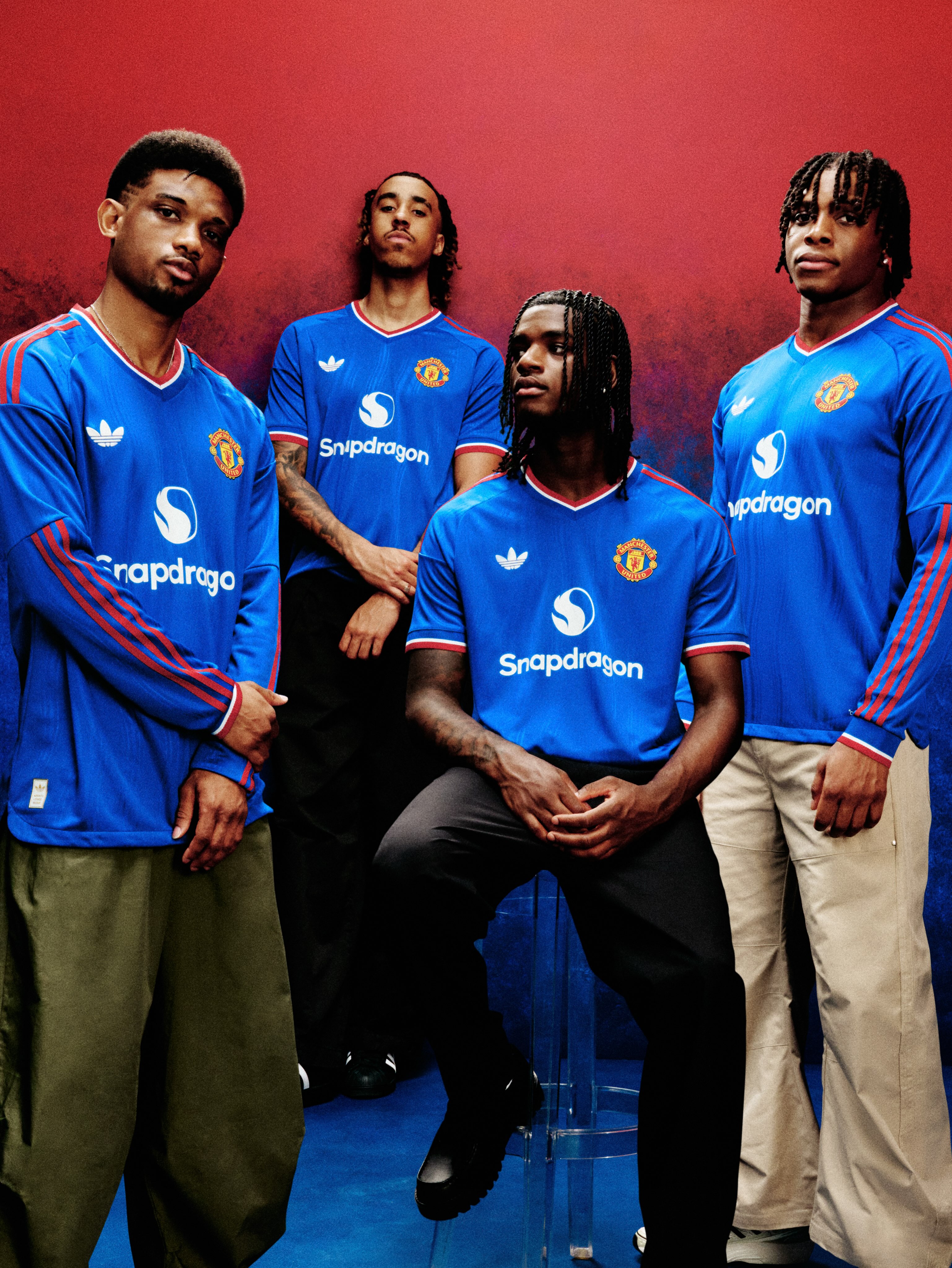 Le maillot extérieur de Manchester United 2026-2027 fait revenir l'iconique design bleu