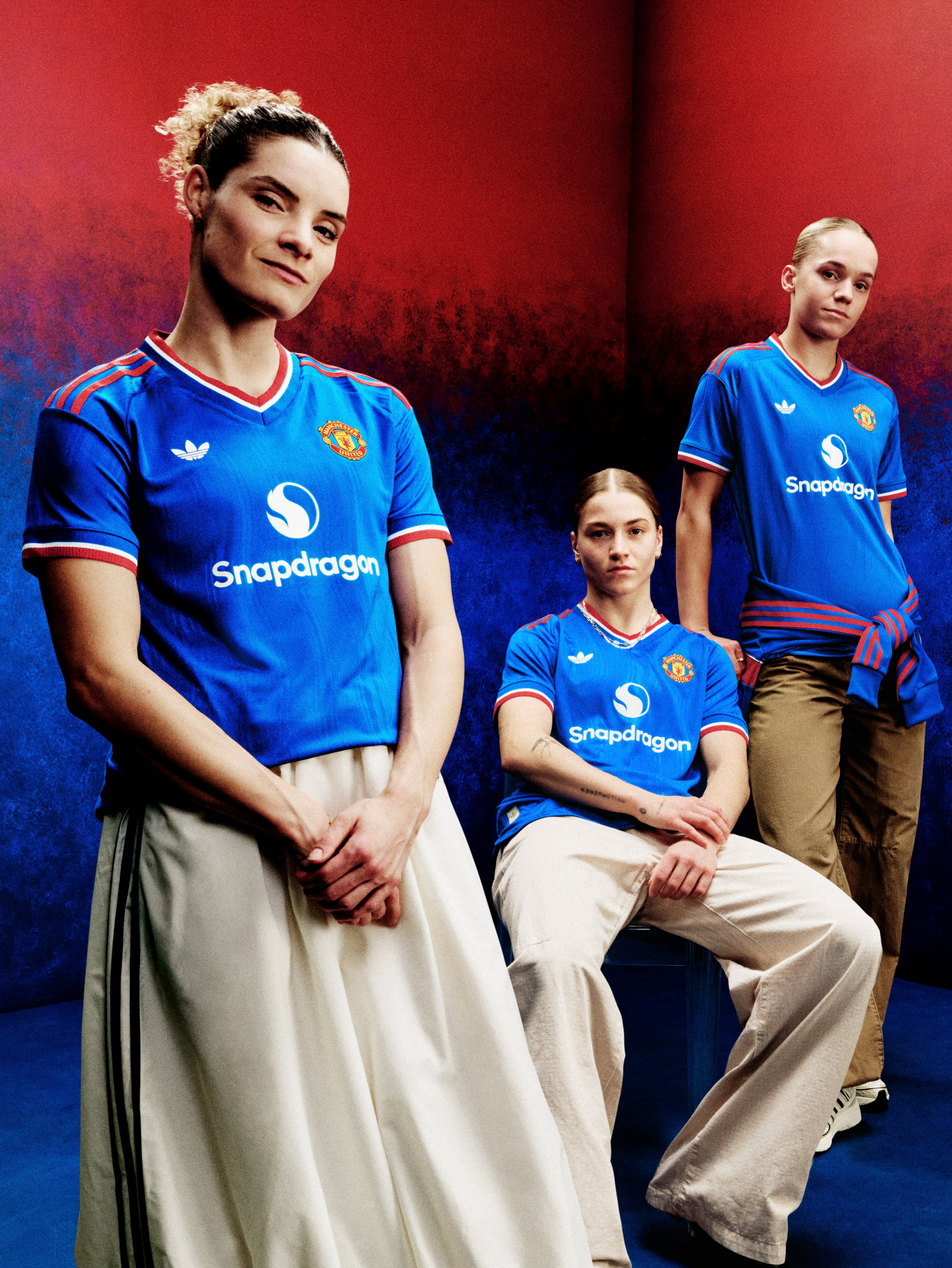 Le maillot extérieur de Manchester United 2026-2027 fait revenir l'iconique design bleu
