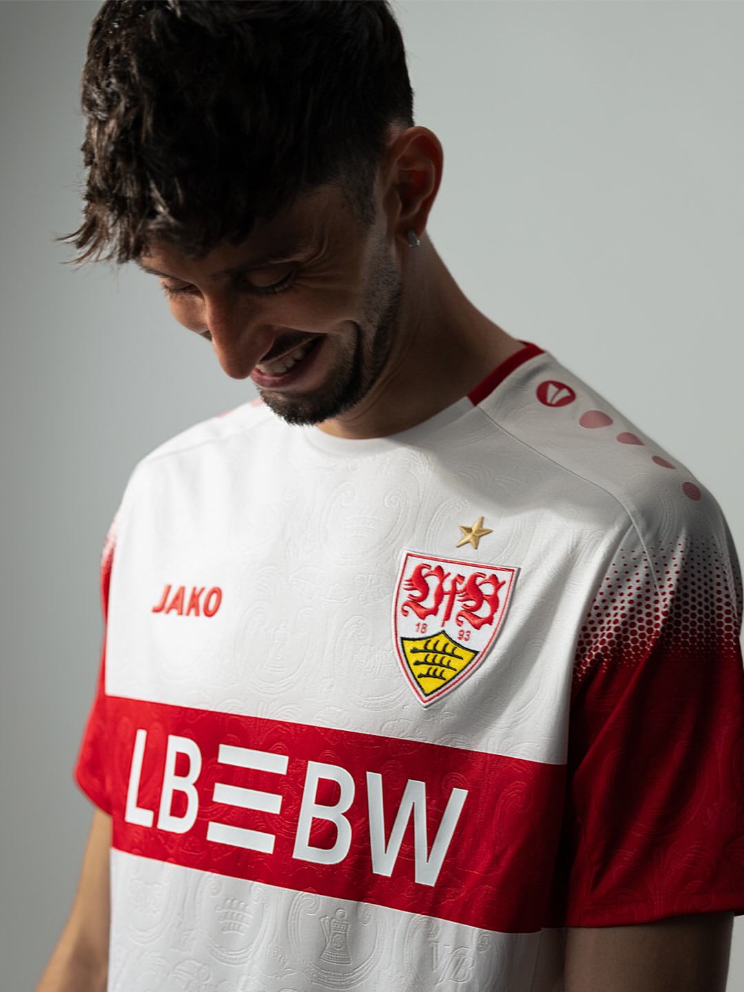 Maillot domicile VfB Stuttgart 2026-2027 ode à Bad Cannstatt