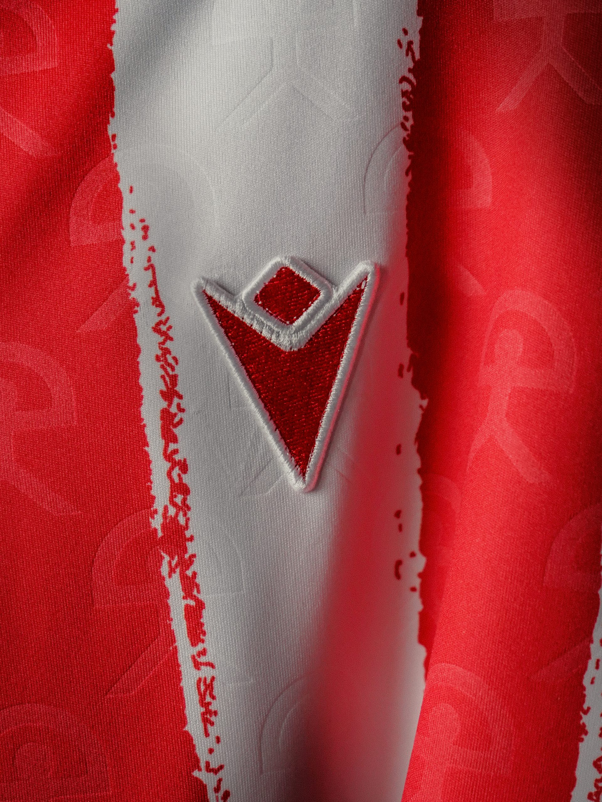 Maillots UD Almería 2026-2027 sous le signe du symbole Indalo