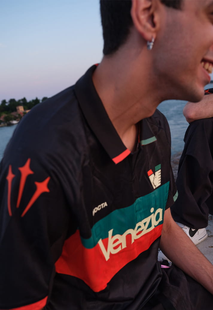 Maillot domicile du Venezia FC 2026-2027 signe NOCTA