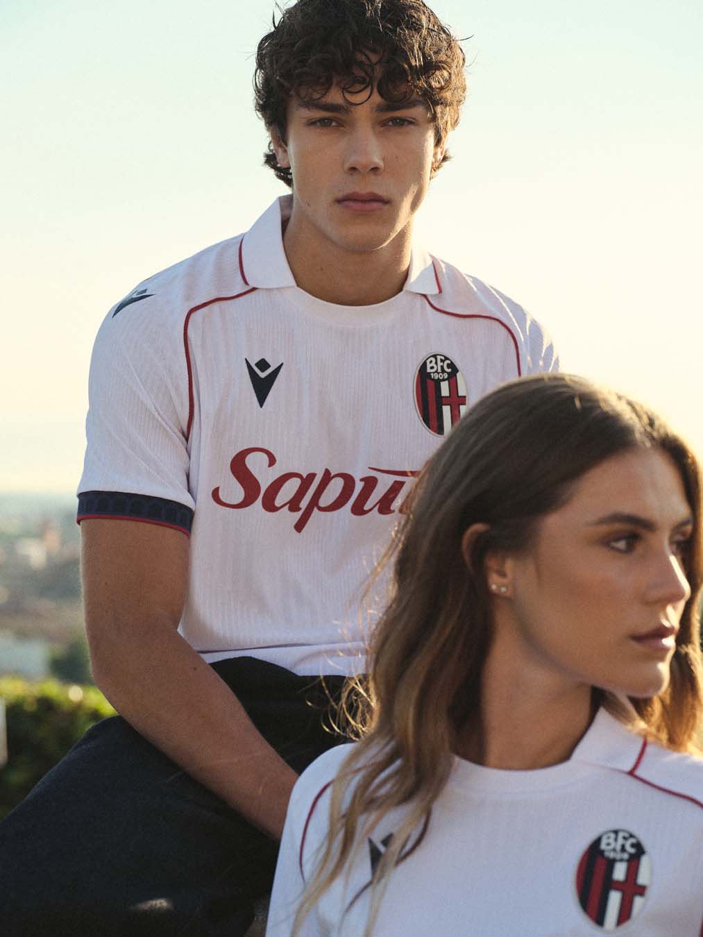 Les maillots du Bologna FC 2026-2027 en hommage au Stadio Renato Dall'Ara