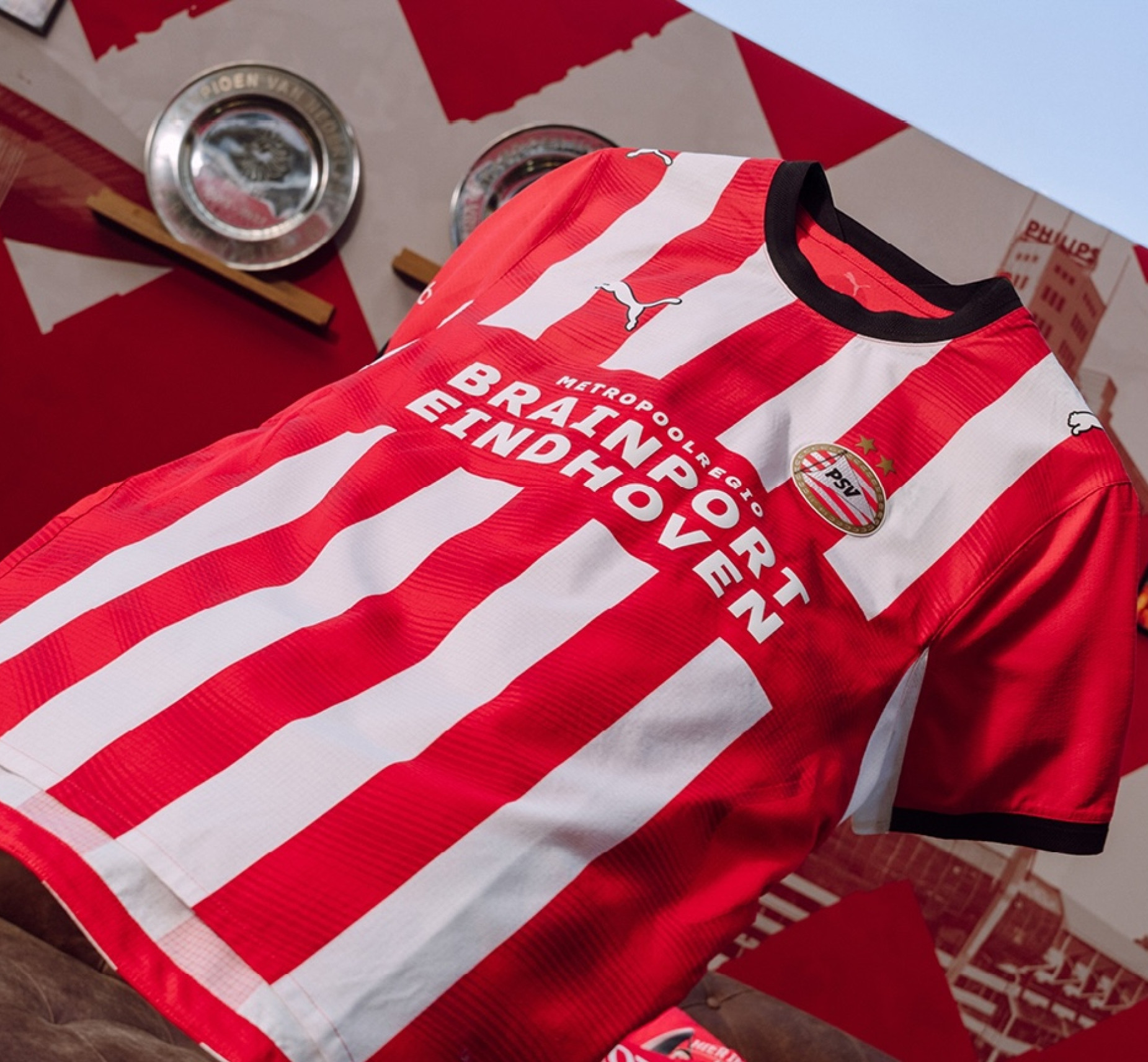 Le maillot domicile du PSV 2026-2027 mise sur un design traditionnel