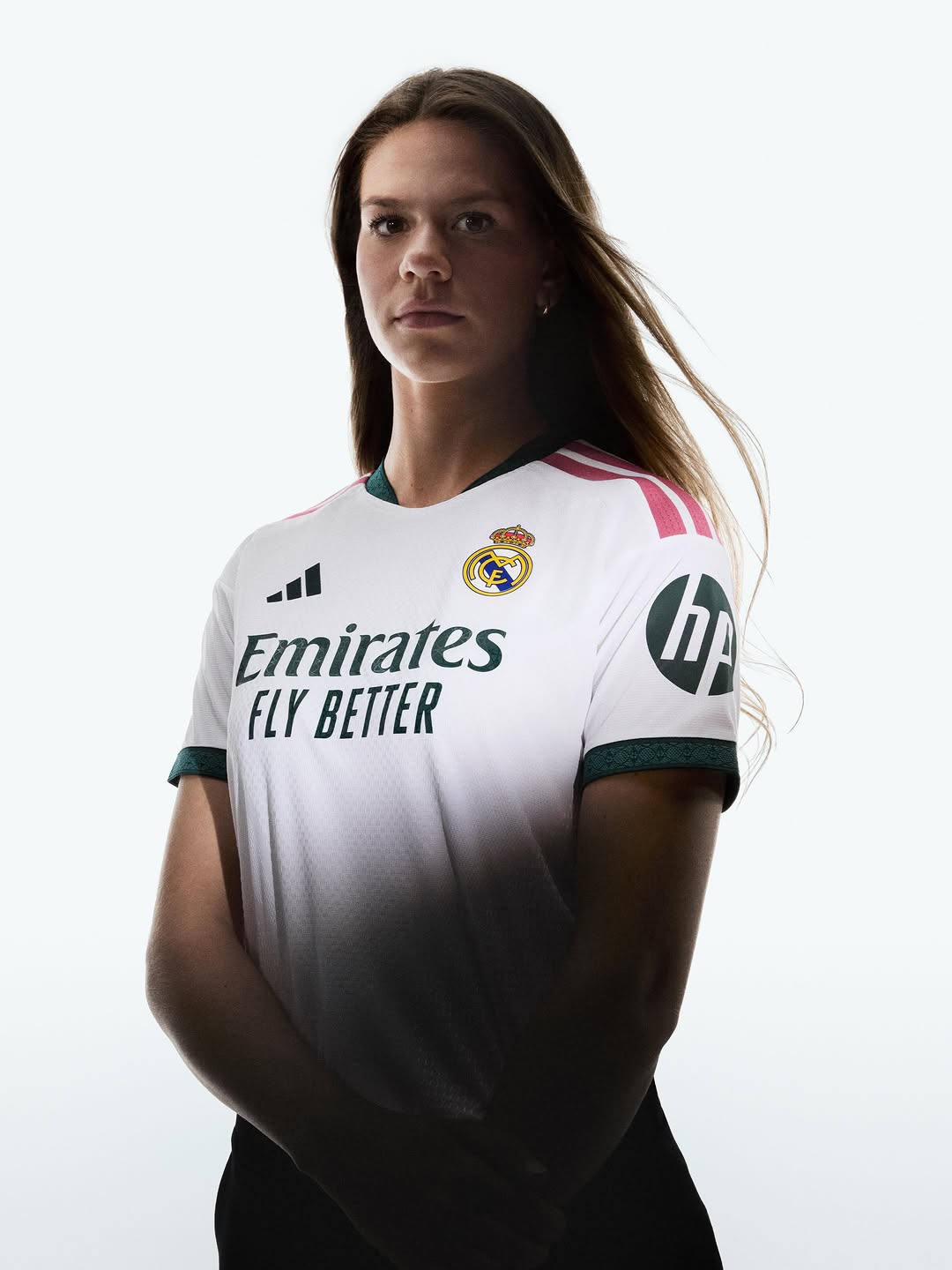 Maillot domicile Real Madrid 2026-2027 hommage au logo !