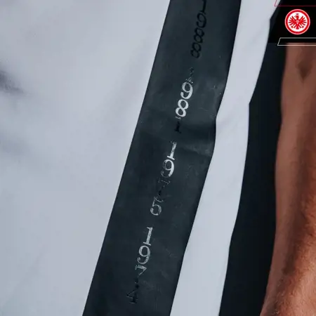 Voici le maillot de football Eintracht Frankfurt DFB Pokal Final 2023