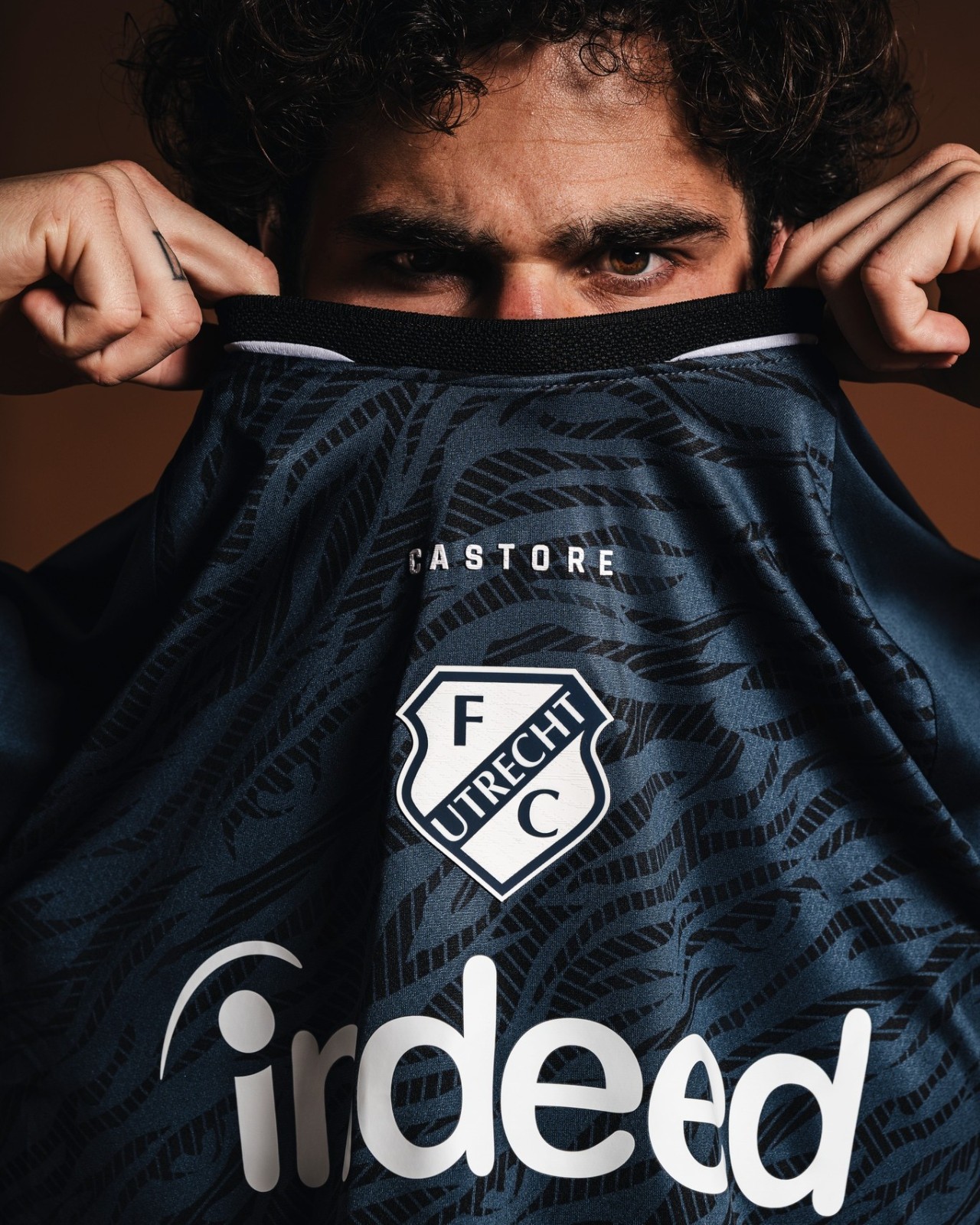 Le maillot extérieur du FC Utrecht 2026-2027 contient un imprimé tigré