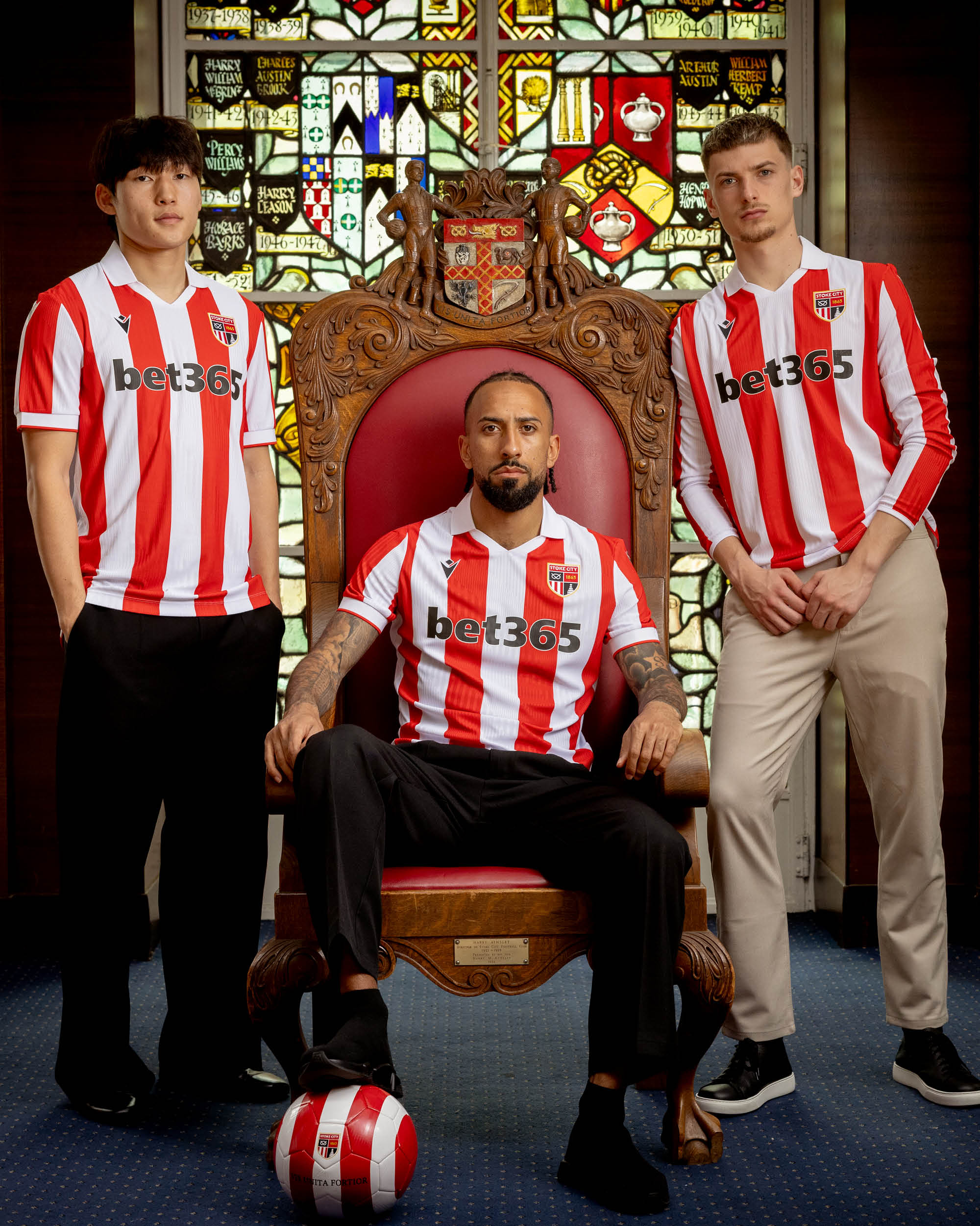 Le maillot domicile du Stoke City 2026-2027 avec un nouveau logo
