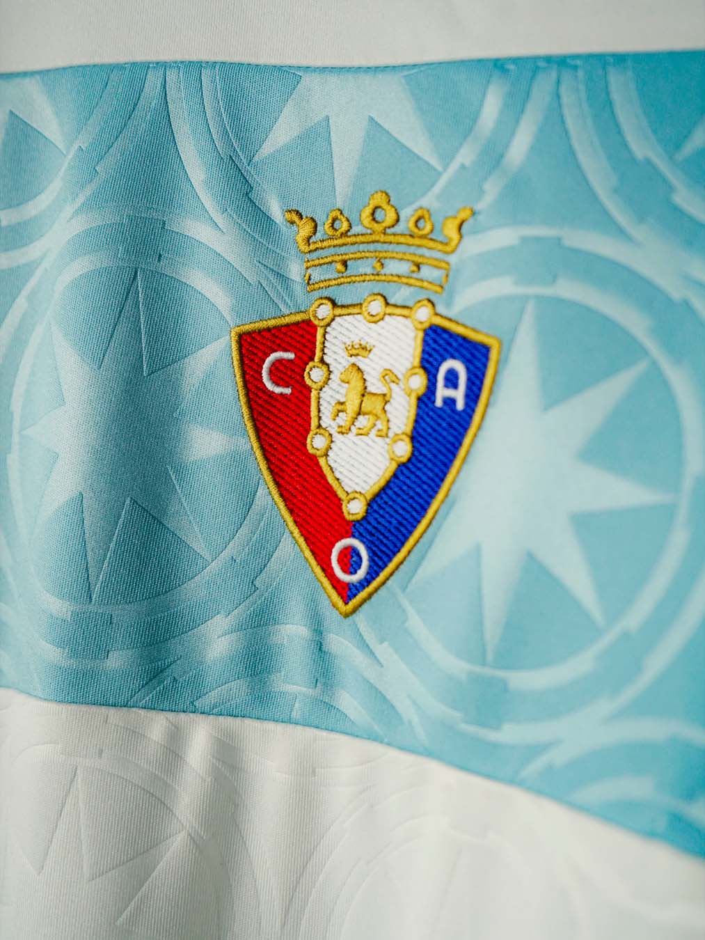 Maillots du CA Osasuna 2026-2027 signes Macron