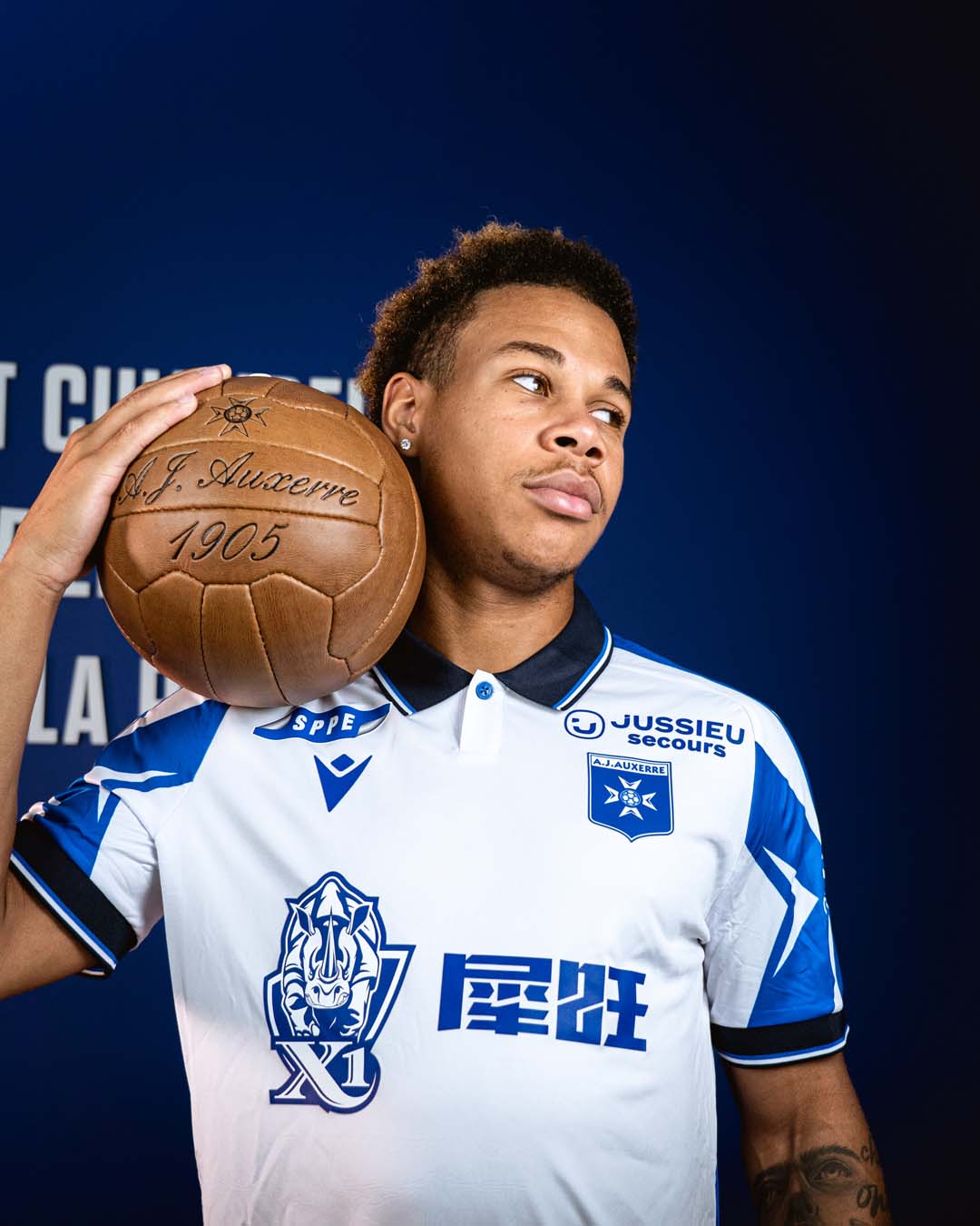 Maillot domicile de l'AJ Auxerre 2026-2027 : hommage au titre de 1996
